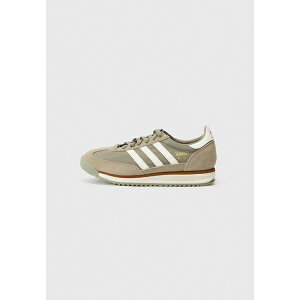�A�f�B�_�X�I���W�i���X �����Y �X�j�[�J�[ �V���[�Y SL 72 RS UNISEX - Trainers - clay/cloud white/dusky bronze-coloured