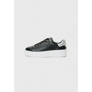 g~[ qtBK[ fB[X Xj[J[ V[Y ESSENTIAL COURT - Trainers - black/silver-coloured