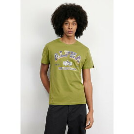 アルファインダストリーズ メンズ Tシャツ トップス COLLEGE CAMO - Print T-shirt - moss green