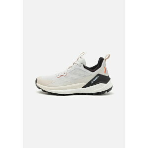 AfB_X ebNX Y nCLO X|[c FREE LOW - Hiking shoes - crystal white/core black
