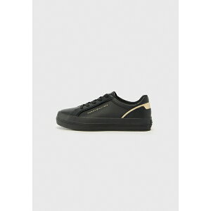 g~[ qtBK[ fB[X Xj[J[ V[Y VULC FOXING - Trainers - black