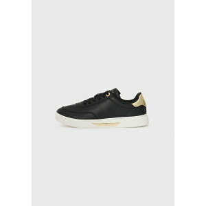g~[ qtBK[ fB[X Xj[J[ V[Y ESSENTIAL CHIC COURT - Trainers - black