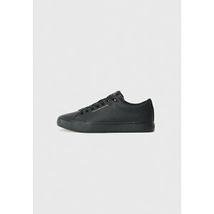 g~[ qtBK[ Y Xj[J[ V[Y Trainers - black