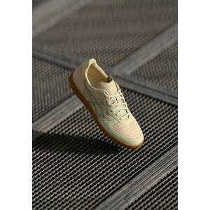 AVbNX Y T_ V[Y SKYHAND OG UNISEX - Trainers - marzipan/dried leaf green