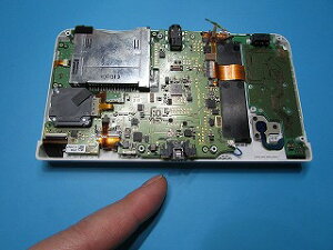 New 3DS̏[dsǁERlN^[jE[dṽ`cLȂǂC܂ByCVEjeh[E{̏Cz