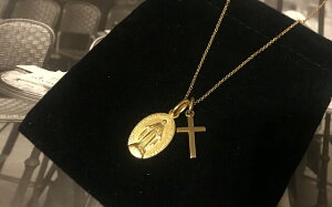 【18金コーティング】ミニシンプルクロス十字架フランス教会正規品ペンダントトップチャームネックレスイエローゴールドK1818KGOLDPLATEDパリカトリック聖品ジュエリー・アクセサリー【クロス・十字架】