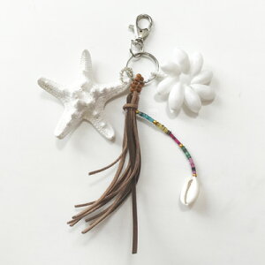 コブヒトデとバブルシェルのキーホルダー スエードタッセル付き ハワイアン雑貨 スターフィッシュ カーアクセ ハワイアン オーナメント インテリアに シェルビーズ タカラ貝