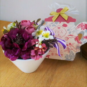 ビオラローズミニアレンジ 紅茶 セットプレゼント ギフト お祝い 誕生日 記念日 贈り物 アーティフィシャルフラワー 造花 シックな バラ手のひらサイズ キュートな アレンジ アールグレイ