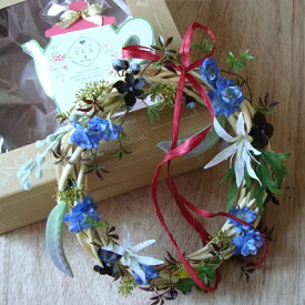 ナチュラルリースL 紅茶 セット アーティフィシャルフラワー 造花 インテリア リース ドア飾り 壁飾り 花飾り ムレスナティー 敬老の日 プレゼント ギフト 贈り物 デルフィニウム ブルー ネリネ 記念日 誕生日 花と紅茶
