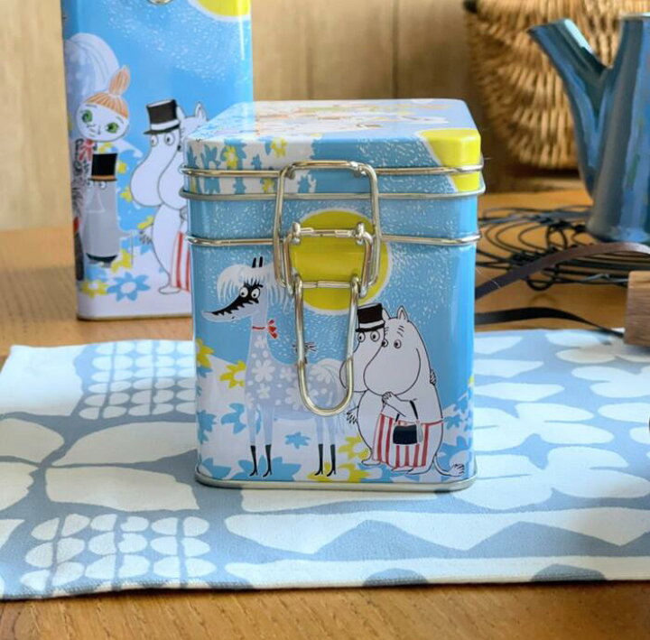 楽天市場 ムーミン 紅茶 ティーバッグ 缶 水色 ムーミンサマーデイ 輸入品 マルチネックス社 ブリキ缶 キャニスター 保存容器 ムーミングッズ おしゃれ 人気 大人 北欧 雑貨 パッキン付き フィンランド キッチングッズ プレゼント ギフト 母の日 誕生日プレゼント 楽天市場 ムーミン 紅茶 ティーバッグ 缶 水色 ムーミンサマーデイ 輸入品 マルチネックス社 ブリキ缶 キャニスター 保存容器 ムーミングッズ おしゃれ 人気 大人 北欧 雑貨 パッキン付き フィンランド キッチングッズ プレゼント ギフト 母の日 誕生日プレゼント
