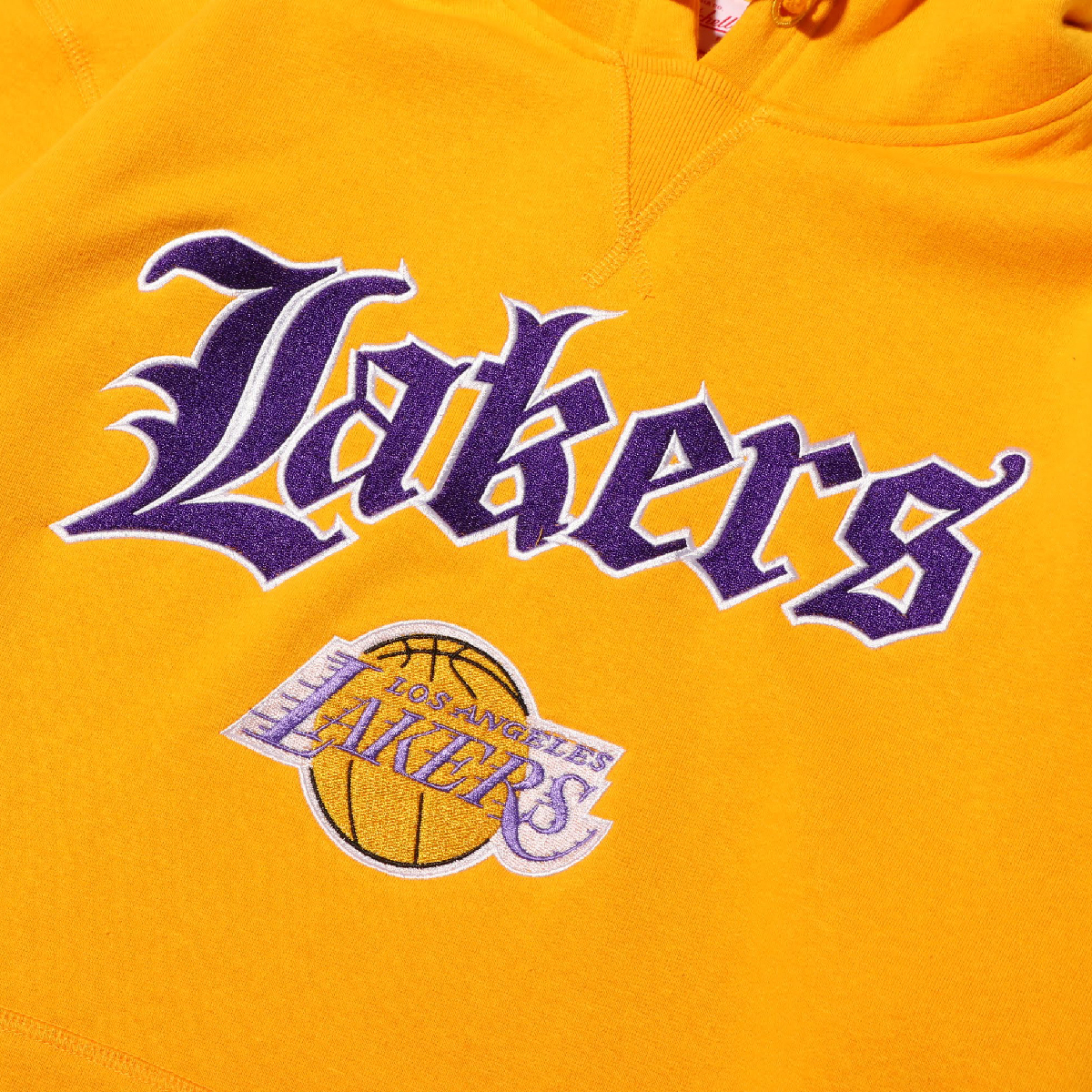 Mitchell & Ness Old English Hoodie LA.Lakers(ミッチェルアンドネス オールドイングリッシュ  フーディー/ロサンゼルスレイカーズ)YELLOW【メンズ パーカー】19HO-I | atmos-tokyo
