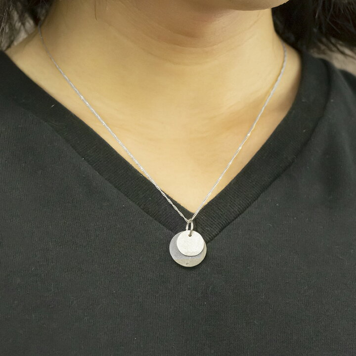 楽天市場 ポイント１０倍 セール プラチナ ペンダントトップ ネックレス メンズ 黒 ブラック シルバー ブラックメッキ 丸型 プレート リバーシブル つや消し シンプル Pt900 Sv925 コンビ の 送料無料 人気 ジュエリー工房アトラス