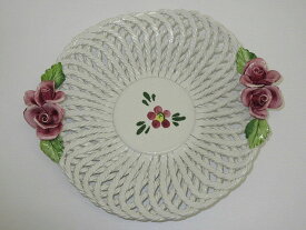【中古】　イタリー製　飾り皿　バラ付き　メッシュ　陶器皿　　　　　イタリア製　薔薇飾り　皿　網目　飾り花付き　ホワイト　MADE IN ITALY