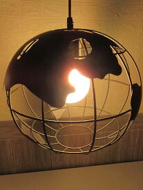 【未使用品】　地球型　ペンダントライト　ブラック　地球儀　輸入雑貨　　　　　　　吊り下げ照明　照明器具　黒　モダン　おしゃれ　ライト　　　　　　　屋内照明　電気　ランプ　インテリア　シャンデリア