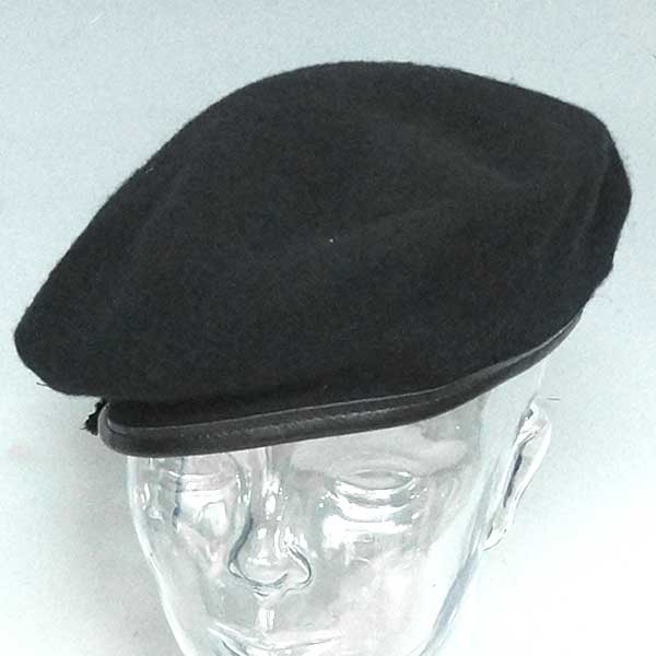 速達メール便OK レアなブラックベレー ウール素材でレザーの縁取り 新品 直営店 実物 大規模セール 米陸軍 ウール素材 2003年製 ブラックベレー帽 アメリカ ミリタリー デッドストック