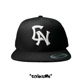 CODENAME / コードネーム「"CN" Logo Flat BB Cap Black」6パネル 立体ロゴ キャップ ベースボールキャップ ブラック 黒 スナップバック 3D刺繍 ストリート スポーティー メンズ ユニセックス 帽子 平つば YUPOON社 SNAPBACK