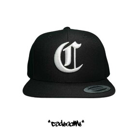 CODENAME / コードネーム「"C" Logo Flat BB Cap Black」6パネル 立体ロゴ キャップ ベースボールキャップ ブラック 黒 スナップバック 3D刺繍 ストリート スポーティー メンズ ユニセックス 帽子 平つば YUPOON社 SNAPBACK