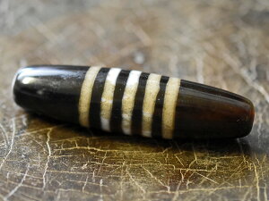 【2308】天珠 5本線紋様丸管大珠3 Dzi チュンズィー【とんぼ玉】【アンティークビーズ】【ビーズ】【パーツ】【天然石】【瑪瑙】【護符】【送料無料】【Dzi】