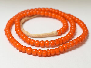 【2509】ホワイトハーツオレンジ色扁平丸型大粒ビーズ一連(Φ7.5mm)【とんぼ玉】【アンティークビーズ】【ほわいとはーと】 【ガラスビーズ】【ホワイトハート】【インディアンジュエリー