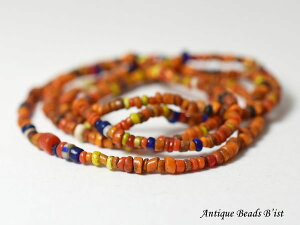 【2503】カリマンタン島出土古色オレンジ繊細小粒MIXビーズ一連【とんぼ玉】【トンボ玉】【蜻蛉玉】【ジャワ】【ビーズ】【パーツ】【antiquebeads】【beads】【アンティークビーズ】