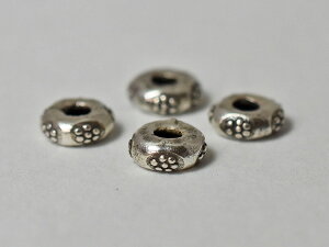 【2106】カレンシルバー刻印入円形ディスクビーズ4個セットC(Φ6.0mm)【とんぼ玉】【ホワイトハート】【ビーズ】【パーツ】【インディアンジュエリー】【シルバービーズ】【silver925】【シル