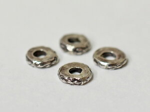 【2202】カレンシルバー刻印入円形ディスクビーズ4個セットG(Φ6.0mm)【とんぼ玉】【ホワイトハート】【ビーズ】【パーツ】【アンティークビーズ】【インディアンジュエリー】【シルバービ