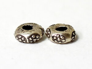 【2203】カレンシルバー刻印入円形ディスクビーズ2個セットD(Φ8.5mm)【とんぼ玉】【ホワイトハート】【ビーズ】【パーツ】【インディアンジュエリー】【シルバービーズ】【silver925】【シル