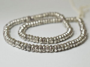 【2206】カレンシルバー刻印入円形ディスクビーズ一連ES(Φ8.0mm)【とんぼ玉】【ホワイトハート】【ビーズ】【パーツ】【蜻蛉玉】【インディアンジュエリー】【カレンシルバー】【シルバー