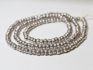 【2301】カレンシルバー刻印入偏平丸型ビーズ一連RS(Φ5.5mm)【とんぼ玉】【ホワイトハート】【パーツ】【蜻蛉玉】【インディアンジュエリー】【カレンシルバー】【シルバービーズ】【ホ