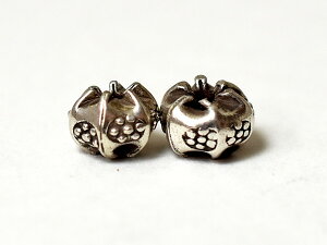 【2112】カレンシルバー刻印入両絞り扁平丸型ビーズ2個セット(Φ7.0mm)【とんぼ玉】【ホワイトハート】【ビーズ】【パーツ】【トンボ玉】【インディアンジュエリー】【シルバービーズ】【