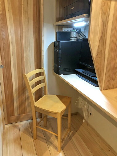 木製カウンターチェア明るい木の色