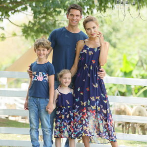 NR[f eq lCr[  Zbg ][g s[X }LV䃏s[X NR[f eq Zbg familyZbgAbv Ƒ qs[X l j̎q qL~\[