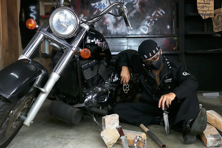 楽天市場 定形外郵便送料無料 カラスマスク フェイスマスク Intermex Itm 054 レザー調 無地 黒 スタッズ シンプル 洗える メンズ オラオラ系 ヤクザ ヤンキー ギャング バイカー フェイクレザー 悪党の店 卍 バースジャパン