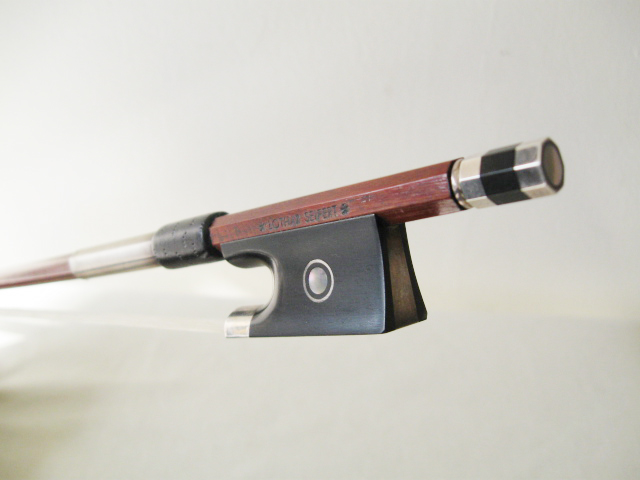 1932年に創設、弓材料は良くシーズニングされたフェルナンブコ 材を使用！  Seifert ザイフェルト   NO.358 LOTHER SEIFERT 4 4サイズ用 バイオリン用弓