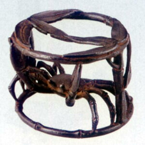 茶器・茶道具■ 大笹カニ蓋置 ■中村宗光作 青銅(ブロンズ)製 桐箱入【高岡銅器】