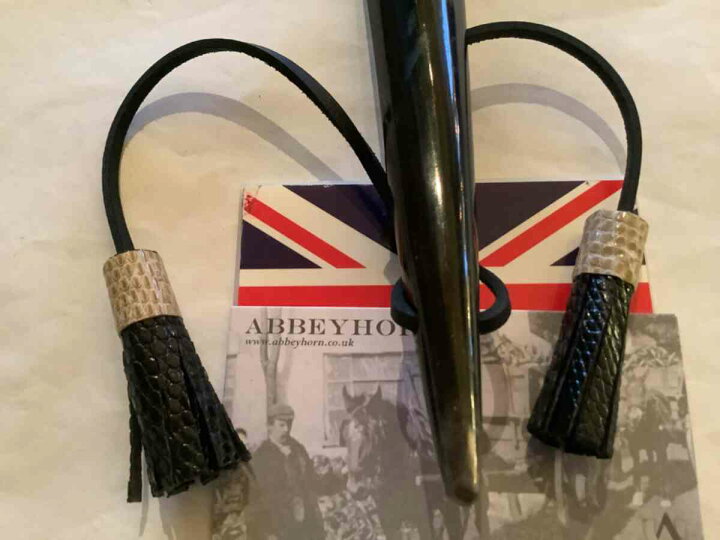 楽天市場】靴べら 英国製 アビーホーン 40cm級本水牛角 with リザード 