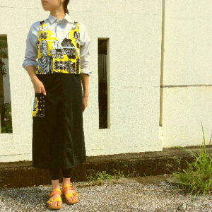 【値下げしました!】黒ニットとマリメッコ(フィンランド)手作りサロンエプロン(ロング丈)/在庫1/黒/丈110/ 綿 コットン/ かわいい 可愛い 敬老の日 ギフト お返し お祝い プレゼン