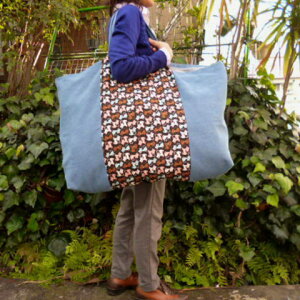 洗える!キャットたち(ブラック)ネームタグ付お昼寝布団バッグ/レギュラーサイズ/在庫2/赤/ランドリーバッグ/送料無料 手提げバッグ 保育園 綿 コットン カバン かばん 託児所 入園グッ