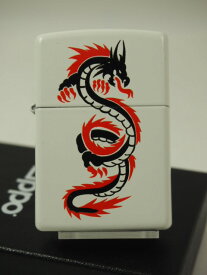 ジッポーライター： Zippo Dragon ドラゴン // リュウ // 龍 竜 《 ホワイトマット 》 白色＆レッド＆ブラック USA 純正 #MP319 《レギュラー》 2015 ☆オシャレ!!☆ 【YDKG-tk】 【あす楽対応】 【楽ギフ_包装】 【ジッポ】 【ジッポー】 【ライター】 【ダルマヤ】