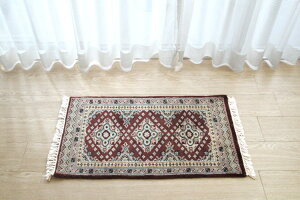 パキスタン段通玄関マット ボハラデザイン《10×20 PR69-8650 47×77cm マルーン色》手織り緞通 ウール100%  アジアンスタイル 和のテイスト マルーン色 ギフト対応