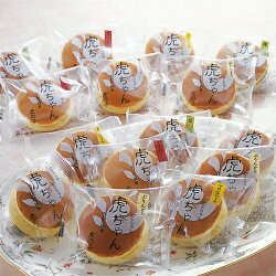 虎ちゃん&そっくりスイーツ大満足セット(生どら焼き虎ちゃん10個アソートたこ焼きにしか見えないシュークリームチョコっと餃子ざるそばそっくりなモンブランコロッケそっくりなレアチーズケーキ)虎屋本舗お取り寄せチョコレート餡バレンタイン送料込み送料無料