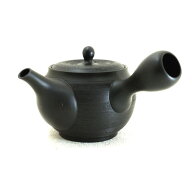 常滑焼　黒泥手彫櫛目急須　春秋窯　1.8合 送料無料（沖縄・離島を除く）セラメッシュ