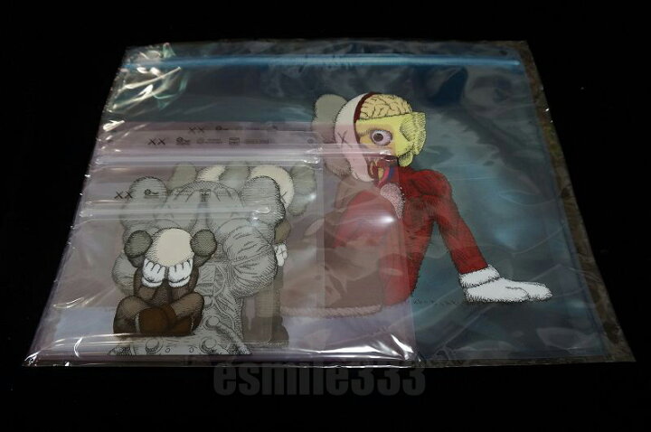 【6/4限定☆店内全品P2倍+クーポン】【新品/あす楽】KAWS TOKYO FIRST 2021 KAWS x Pake Set KAWS TOKYO FRIST限定カラー カウズ 東京 ファースト/小分け袋/パケセット イースマイル333 KAWS TOKYO FIRST 2021 パズル全5種セット カウズ 東京 ファースト 現代アート