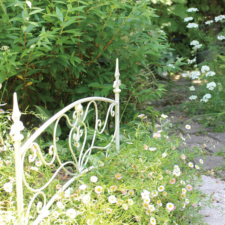 楽天市場 フェンス 屋外 花壇 アイアンフェンス ガーデンフェンス おしゃれ アーチフェンス ホワイト 幅64 奥行2 高さ55cm 埋込部cm 1台単位 ガーデニングフェンス ガーデニングオブジェ 柵 園芸フェンス 花壇フェンス 庭造り ガーデニング Estoah Home エストアホーム