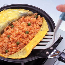焼面がオムライスの形で型どられて入るのが特徴