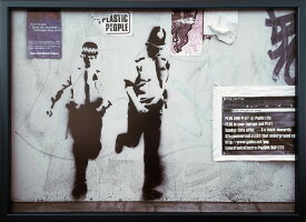 アートフレーム バンクシー Banksy Leg It! IBA-62209 bic-9412943s1 アートパネル アートボード 壁紙 装飾フィルム 北欧 モダン 家具 インテリア ナチュラル テイスト 新生活 オススメ おしゃれ