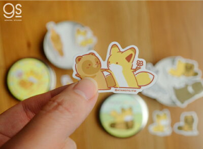 楽天市場 タヌキとキツネ 缶入りステッカー イエロー キャラクターステッカー 5枚入り 小物入れ 漫画 Sns タヌキツ イラスト 可愛い Lcc018 Gs 公式グッズ ゼネラルステッカー