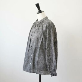 sosotto (ソソット) | LIBERTY タナローン丸衿ゴムシャーリングBL長袖 (off white/charcoal) | リバティ sleeping rose