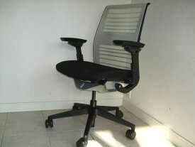 ■スチールケース　ニューシンクチェア 3DニットココナッツX座面黒4Dアーム★Steelcase NEW Think chair★腰痛軽減ランバサポート機能つき【中古】