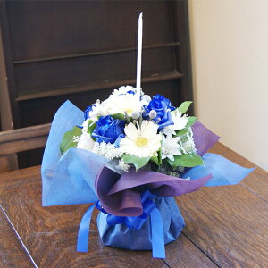 いい夫婦の日 青いバラ 花瓶の要らない花束 花束 カスミ草入り 本物 ブルーローズ 青い薔薇 高級 奇跡の青バラ 希少 生花 誕生日 結婚記念日 プロポーズ 開店祝い お祝い サプライズ 贈り物